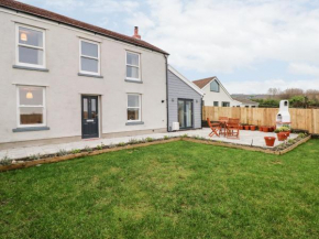 Coeden Bach Burry Port